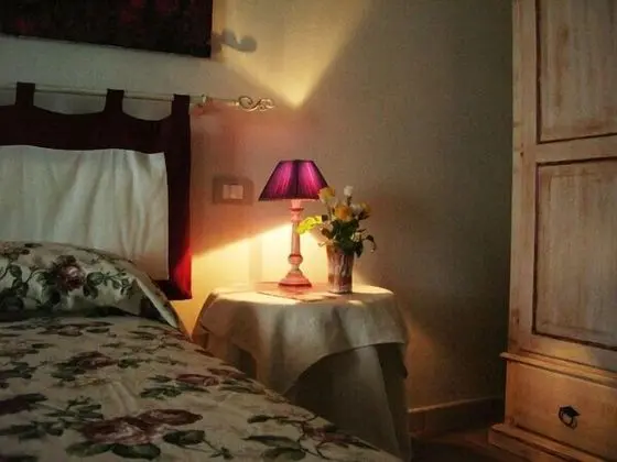 Büyük Yataklı Tek Kişilik Oda