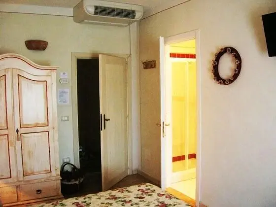 Büyük Yataklı Tek Kişilik Oda