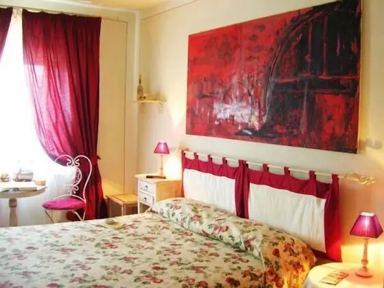 Büyük Yataklı Tek Kişilik Oda