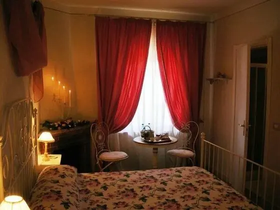 Büyük Yataklı Tek Kişilik Oda