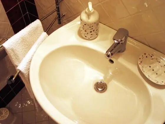 Büyük Yataklı Tek Kişilik Oda