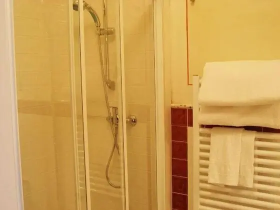 Büyük Yataklı Tek Kişilik Oda