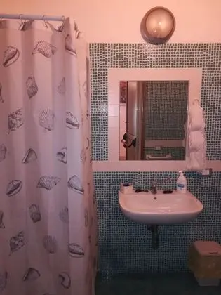 Üç Kişilik Oda, Ortak Banyo