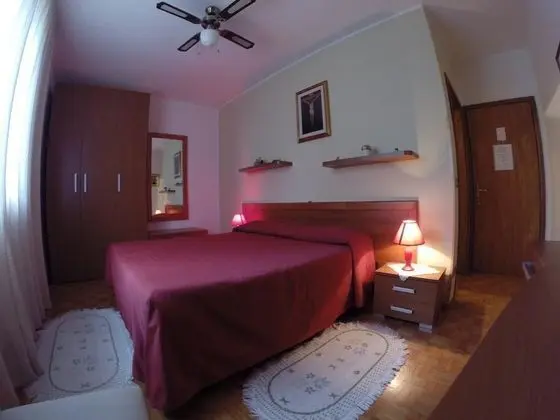 Tek Büyük veya İki Ayrı Yataklı Oda, 1 Büyük (Queen) Boy Yatak, Sigara İçilmez