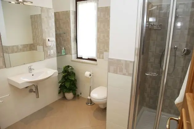 Deluxe Dört Kişilik Oda, Bahçe Manzaralı