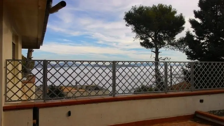 Comfort Tek Büyük veya İki Ayrı Yataklı Oda, Küçük Mutfak, Avlu Manzaralı (Civetta)