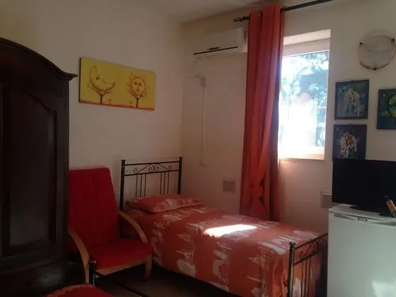 Üç Kişilik Oda