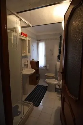 Tek Büyük Yataklı Oda, Ortak Banyo