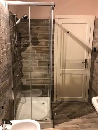 Tek Büyük Yataklı Oda, Banyolu/Duşlu