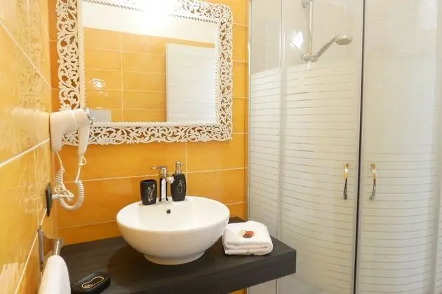 Comfort Tek Büyük veya İki Ayrı Yataklı Oda (4)