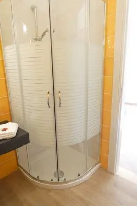 Comfort Tek Büyük veya İki Ayrı Yataklı Oda (4)
