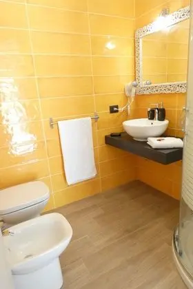 Comfort Tek Büyük veya İki Ayrı Yataklı Oda (4)