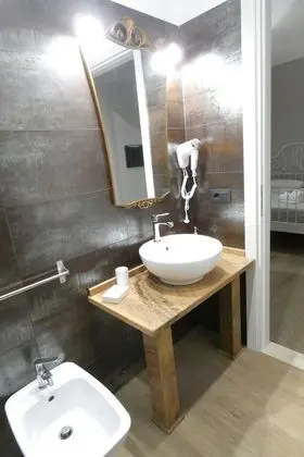 Deluxe Tek Büyük veya İki Ayrı Yataklı Oda (2)