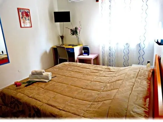 Tek Büyük Yataklı Oda (External private bathroom)