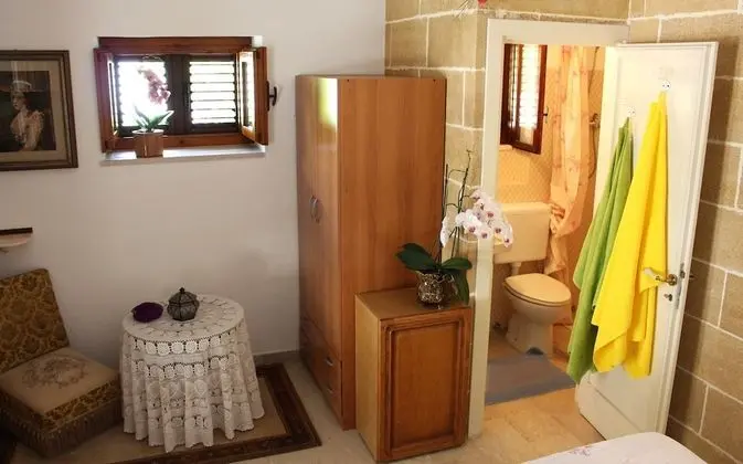 Basic Üç Kişilik Oda (Speronella)