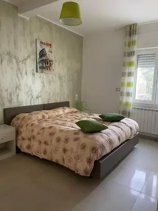 Tek Büyük veya İki Ayrı Yataklı Oda, Zemin Kat (Rome)