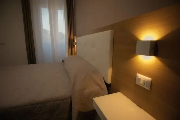 Deluxe Tek Büyük Yataklı Oda, Deniz Manzaralı, Denize Bakan