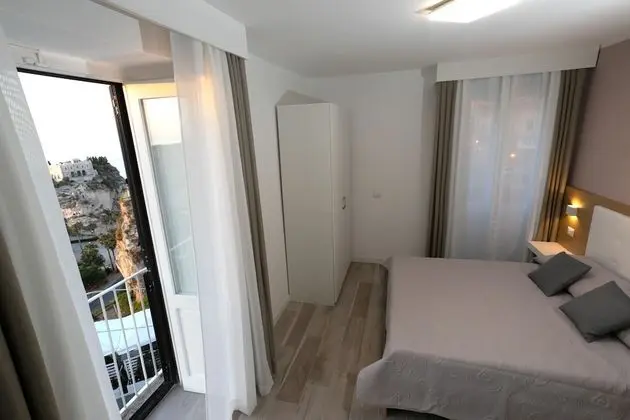 Deluxe Tek Büyük Yataklı Oda, Deniz Manzaralı, Denize Bakan