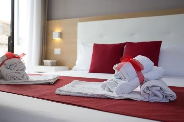 Deluxe Tek Büyük Yataklı Oda, Deniz Manzaralı, Denize Bakan