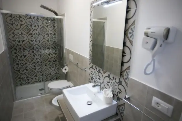 Deluxe Tek Büyük Yataklı Oda, Deniz Manzaralı, Denize Bakan