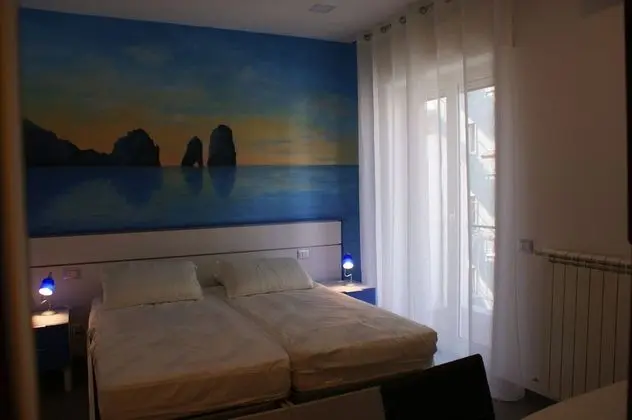 Superior Tek Büyük Yataklı Oda, Şehir Manzaralı (Capri)