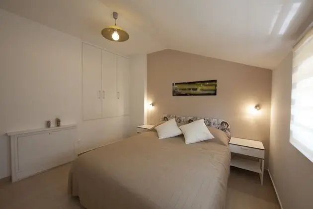 Suite (Second Floor)