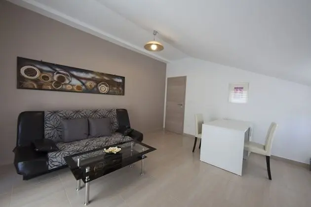 Suite (Second Floor)