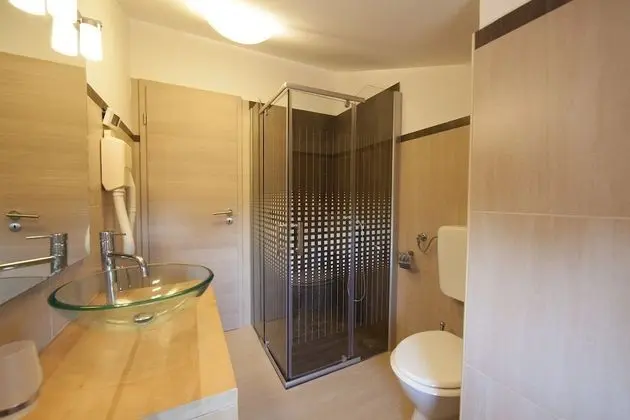 Suite (Second Floor)