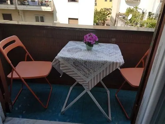 Üç Kişilik Oda, Teras
