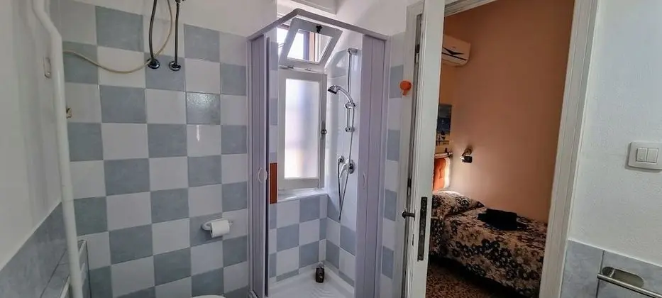 İki Ayrı Yataklı Oda, Banyolu/Duşlu