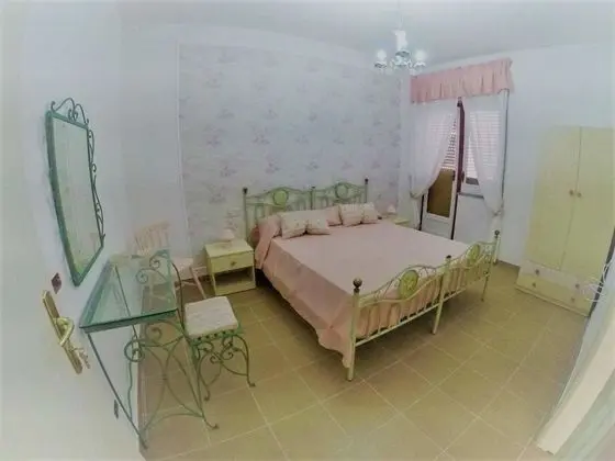 Tek Büyük veya İki Ayrı Yataklı Oda, Bahçe Manzaralı (Dafne)