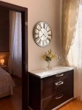 Superior Apart Daire, Ek Bina