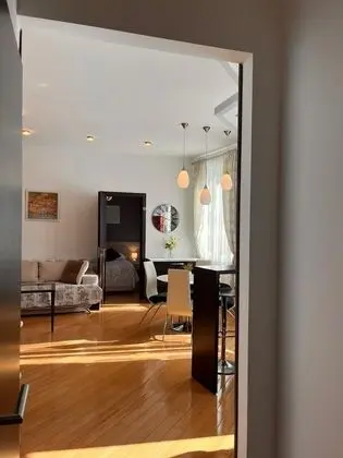 Superior Apart Daire, Ek Bina