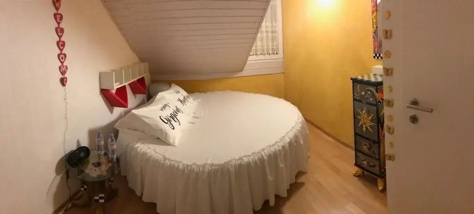 Design Tek Büyük Yataklı Oda, 1 En Büyük (King) Boy Yatak