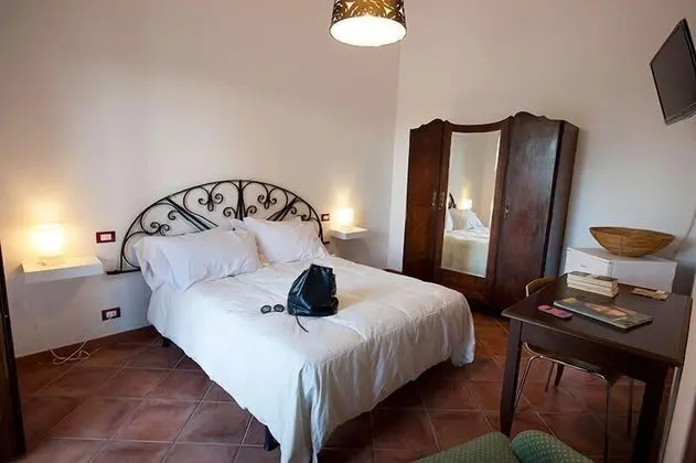 Üç Kişilik Oda, Veranda