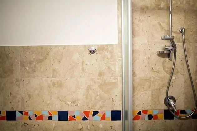 Üç Kişilik Oda, Veranda