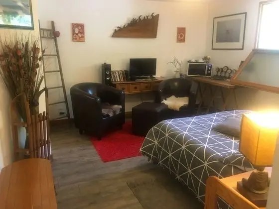 Tek Büyük Yataklı Oda (Jolie chambre au calme)