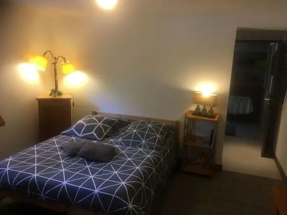 Tek Büyük Yataklı Oda (Jolie chambre au calme)