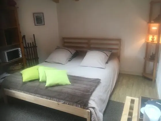 Tek Büyük Yataklı Oda (Jolie chambre au calme)