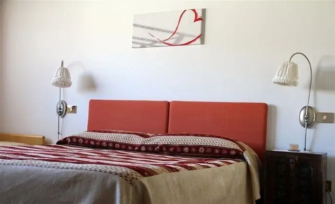 Üç Kişilik Oda, Bahçe Manzaralı (Acero)