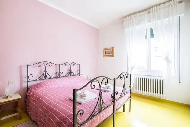 Classic Triple Room, Shared Bathroom (Rosa - 3 Pax)