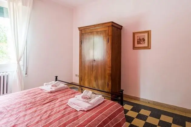 Classic Triple Room, Shared Bathroom (Rosa - 3 Pax)