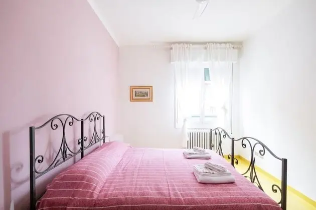 Classic Triple Room, Shared Bathroom (Rosa - 3 Pax)