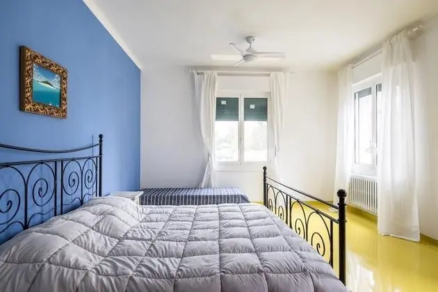 Deluxe Quadruple Room, Shared Bathroom (Blu - 4 Pax)