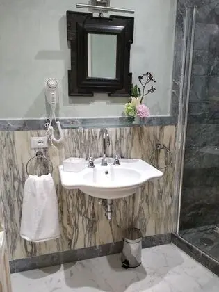 Luxury Tek Büyük Yataklı Oda