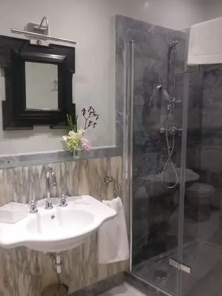 Luxury Tek Büyük Yataklı Oda