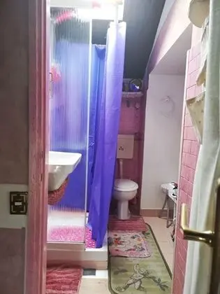 Tek Büyük Yataklı Oda, Ortak Banyo