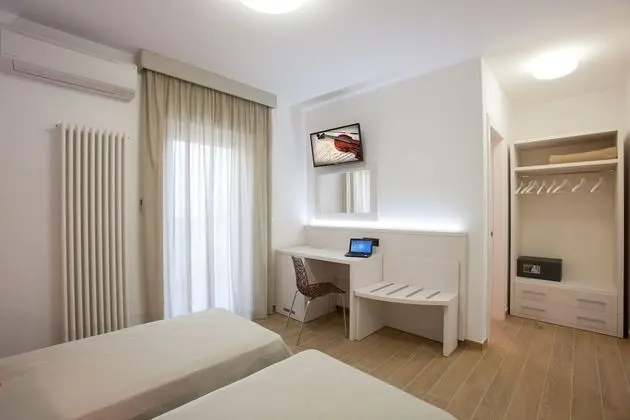 Tek Büyük Yataklı Oda, Balkon