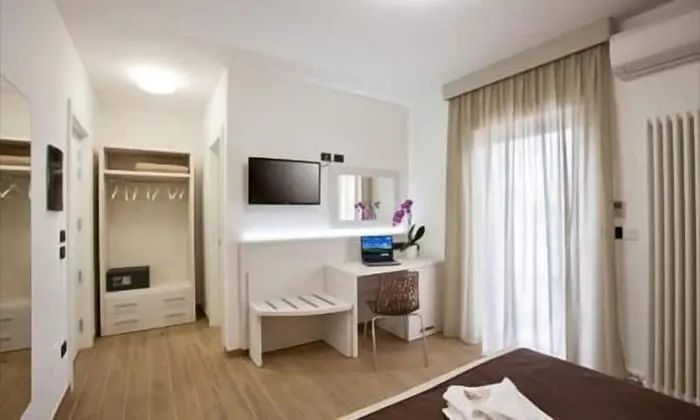 Tek Büyük Yataklı Oda, Balkon