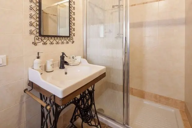 Tek Büyük veya İki Ayrı Yataklı Oda, Özel Banyo